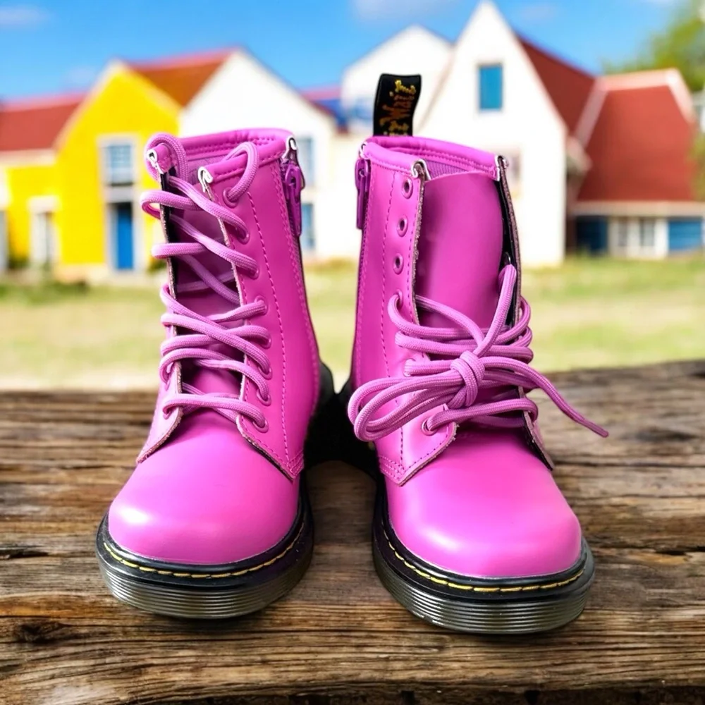 Dr. Martens junior 1460 NWOB  Pink Lace-Up‎ leather Boots w Chunky Sole zip side